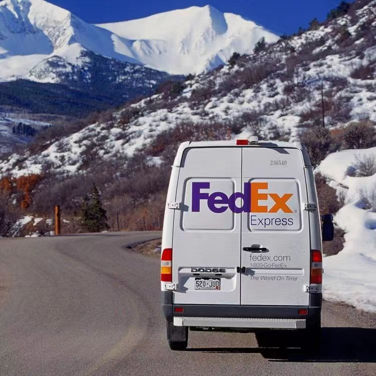 FedEx(联邦)国际快递取件电话：800-988-1888